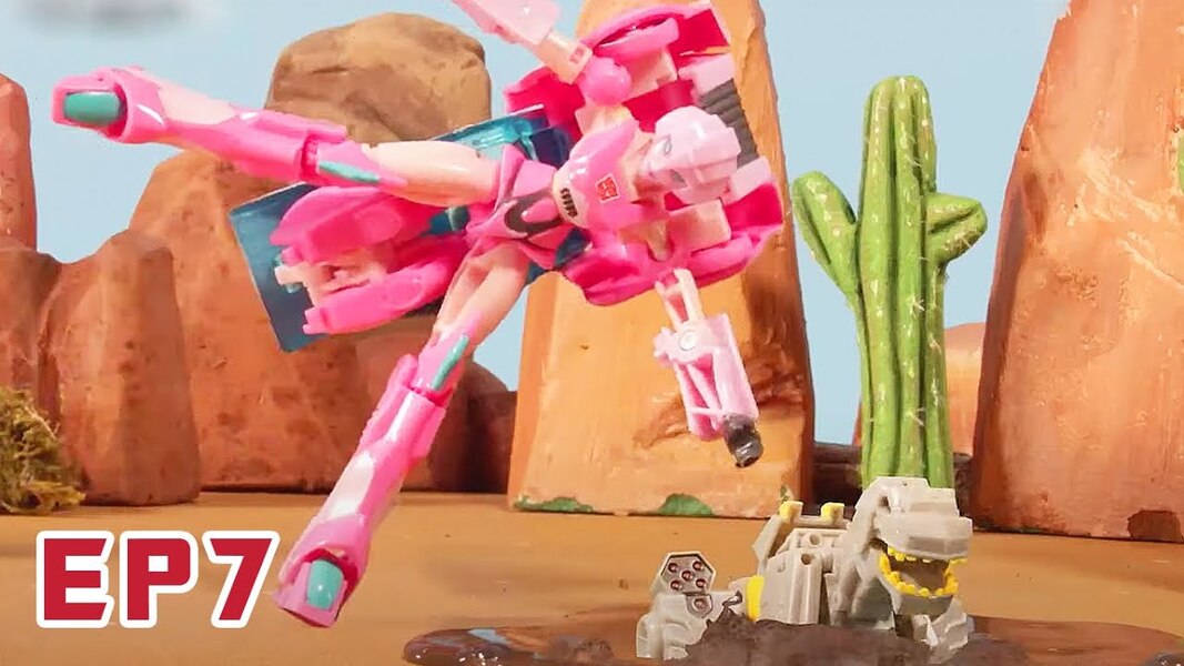 WATCH! Can Arcee Save Grimlock? - Transformers Official NEW Stop Motion