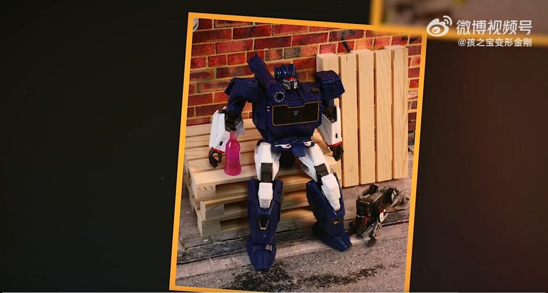 Transformers Soundwave's Friendship With Ravage   Official Stop Motion Video  (48 of 57)