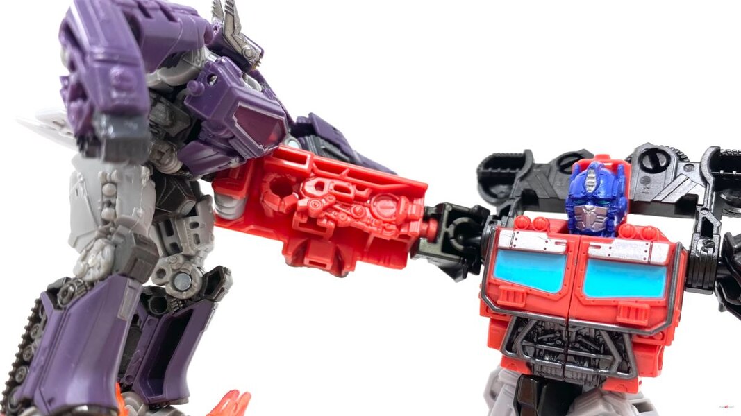 Transformers Rise Of The Beasts Optimus Prime In Hand Image  (3 of 17)