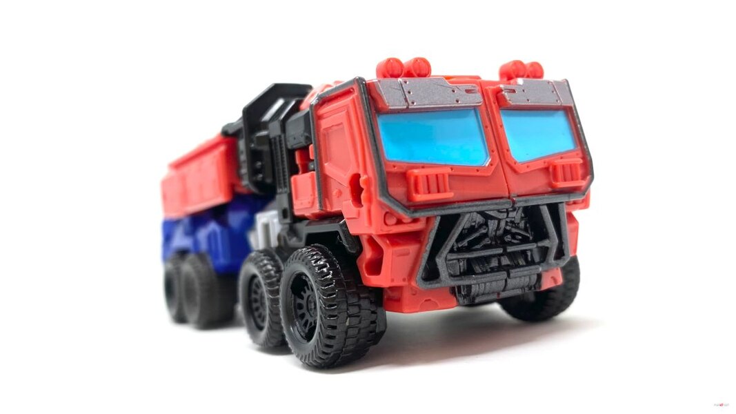 Transformers Rise Of The Beasts Optimus Prime In Hand Image  (5 of 17)