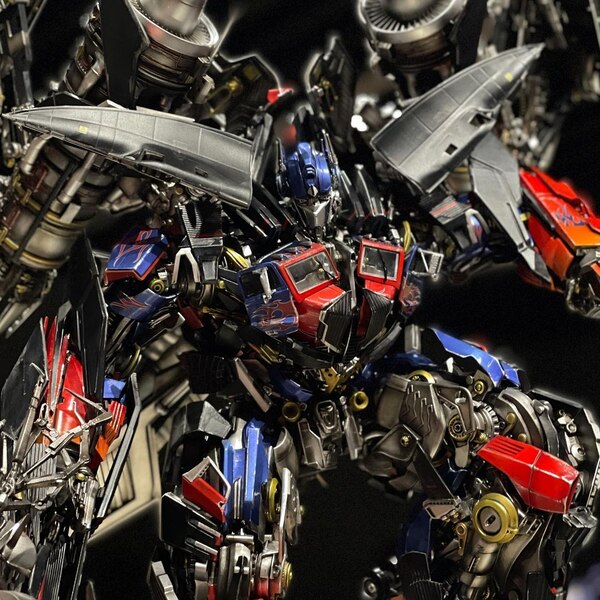 Queen Studios ROTF Jetwing Optimus Prime Vs Megatron Diorama Colored Images