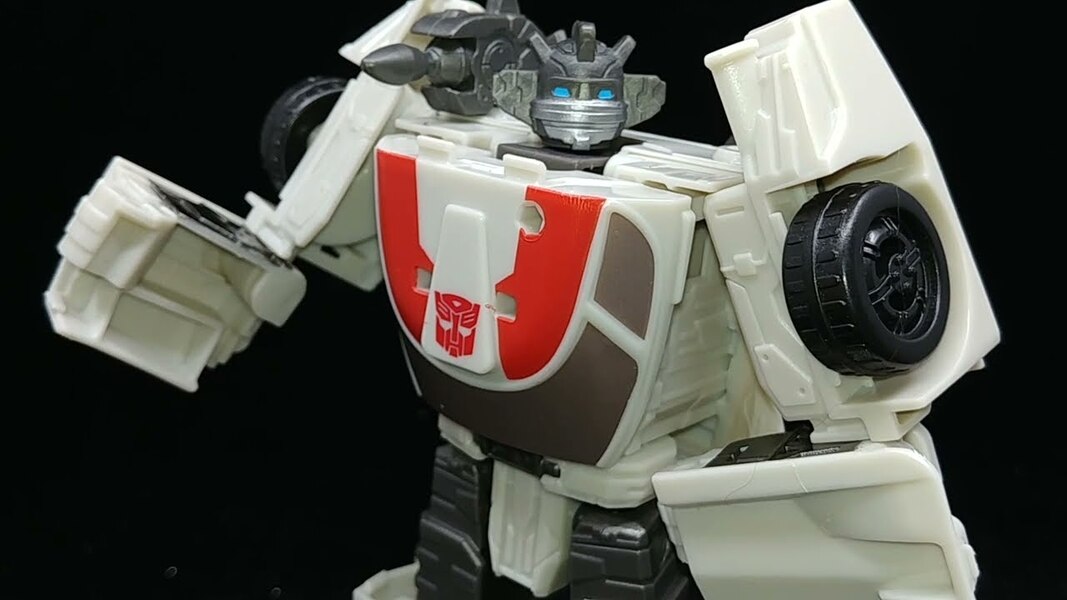 Chuck s Reviews Transformers Authentics Wheeljack Transformers