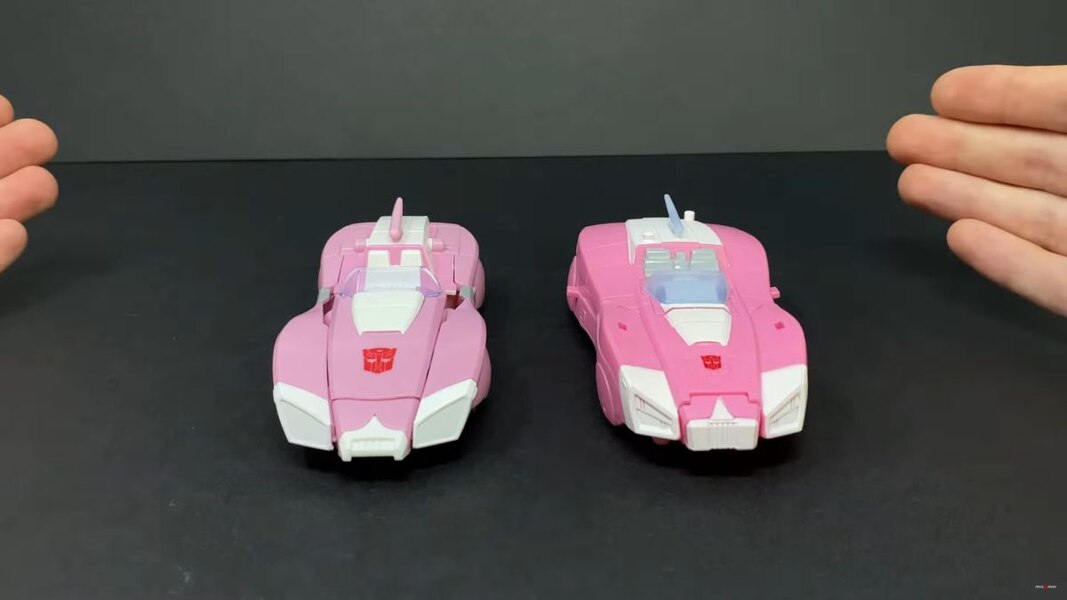 Transformers Studio Series 86 Arcee In Hand Image  (27 of 34)