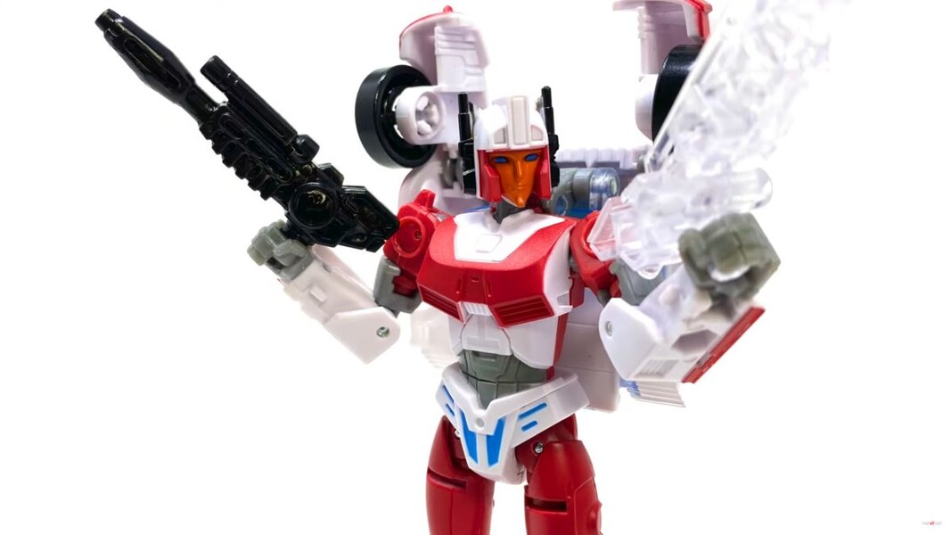 Transformers Legacy Minerva In Hand Image  (1 of 32)