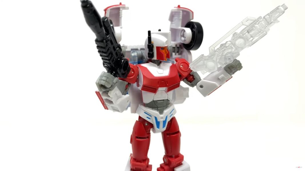 Transformers Legacy Minerva In Hand Image  (9 of 32)