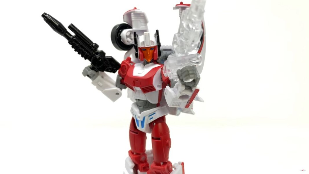 Transformers Legacy Minerva In Hand Image  (15 of 32)