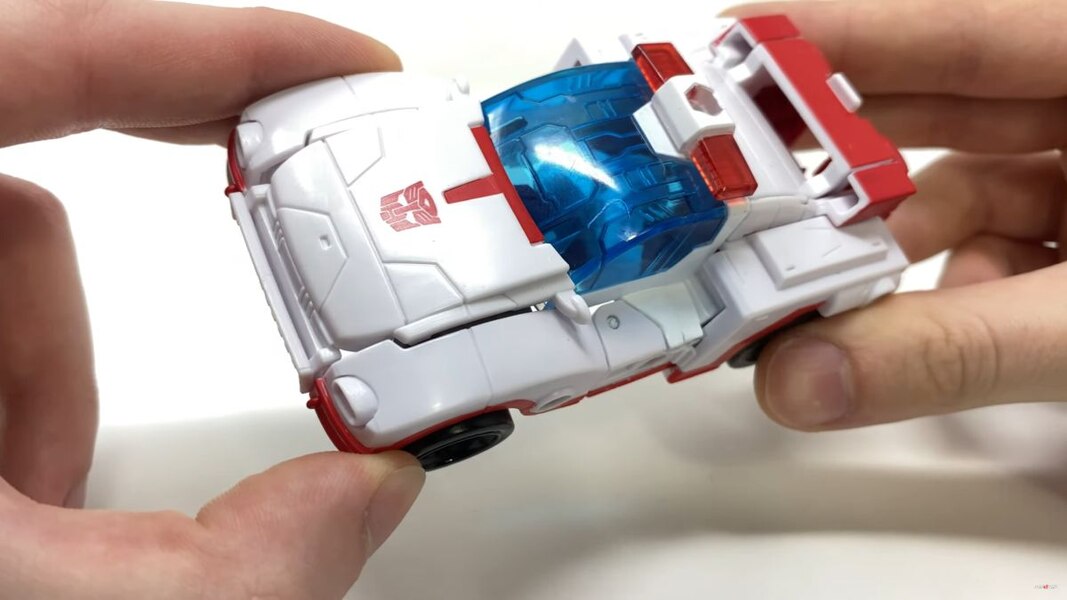Transformers Legacy Minerva In Hand Image  (16 of 32)