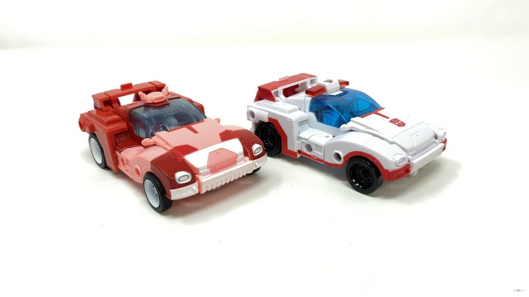 Transformers Legacy Minerva In Hand Image  (22 of 32)