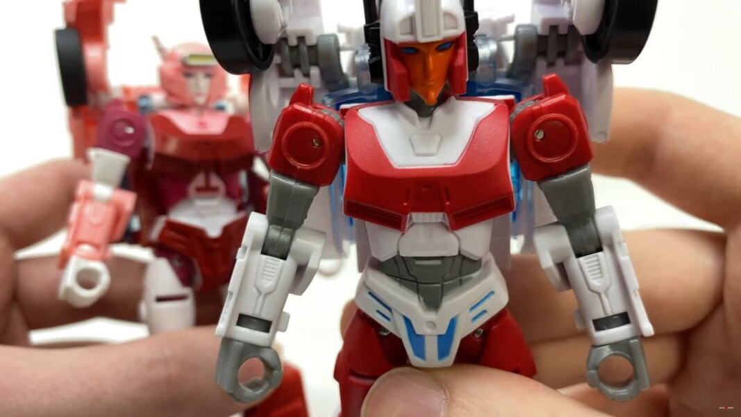 Transformers Legacy Minerva In Hand Image  (30 of 32)