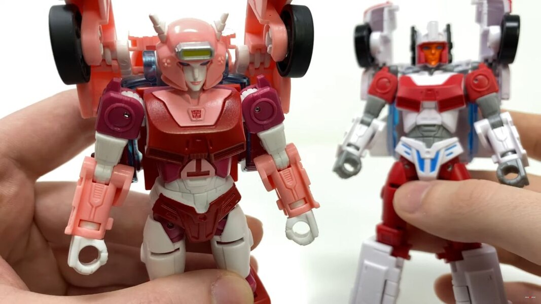 Transformers Legacy Minerva In Hand Image  (31 of 32)