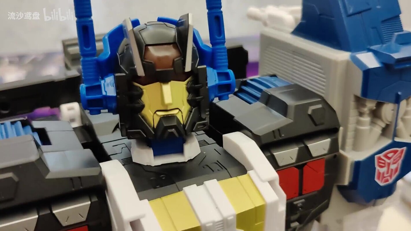 Transformers Legacy Cybertron Universe Titan Class Metroplex In-Hand Images