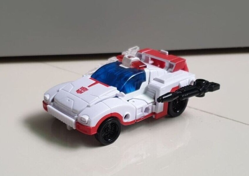 Transformers Legacy Minerva Deluxe Class In Hand Image  (2 of 2)
