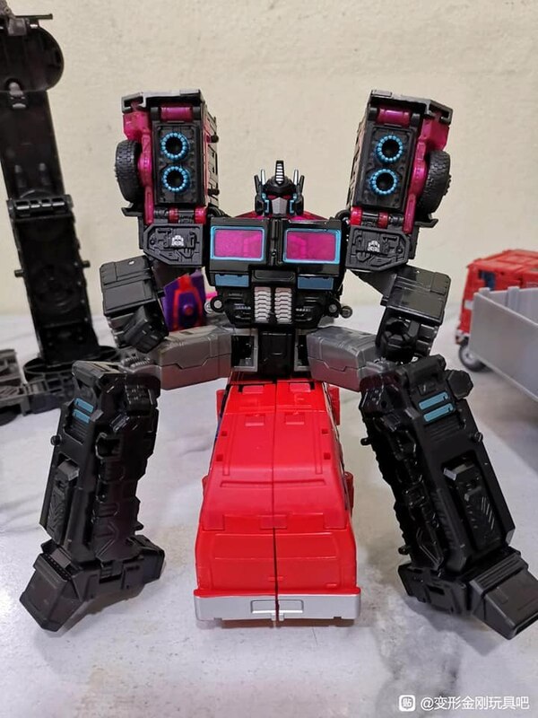 Transformers Studio Series 86 Ironhide Robot Mode Image  (9 of 11)