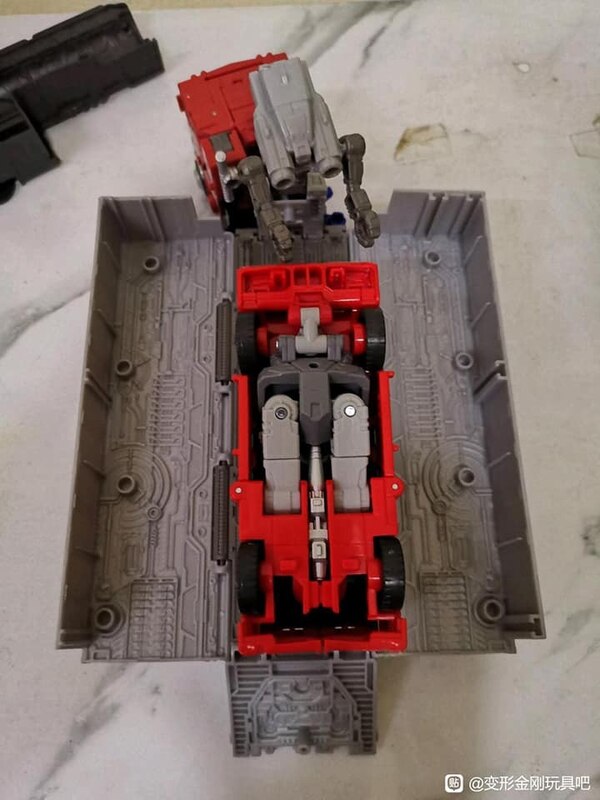 Transformers Studio Series 86 Ironhide Robot Mode Image  (10 of 11)