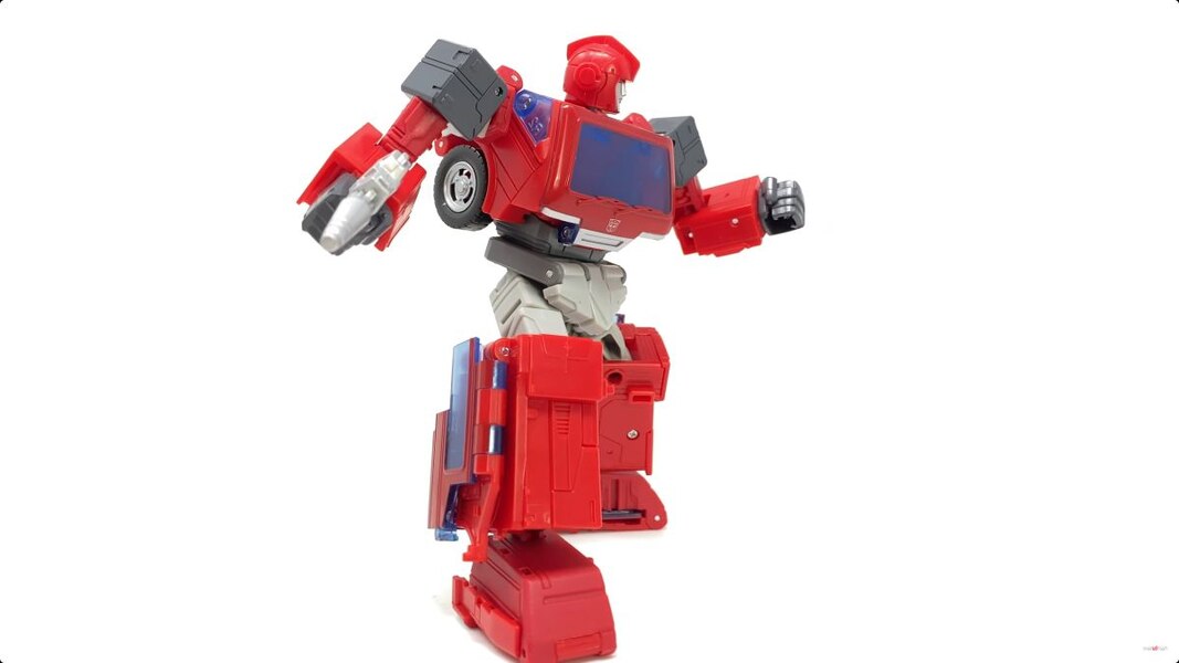 Studio Series 86 Ironhide Voyager In Hand Image  (12 of 56)