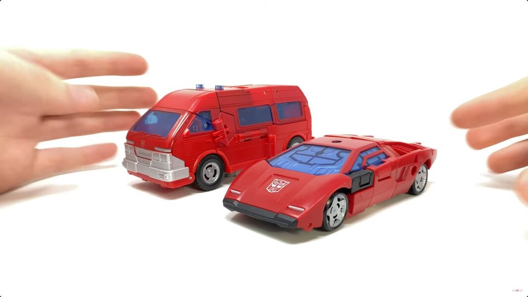 Studio Series 86 Ironhide Voyager In Hand Image  (50 of 56)