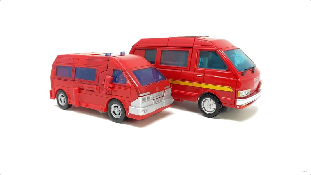 Studio Series 86 Ironhide Voyager In Hand Image  (54 of 56)