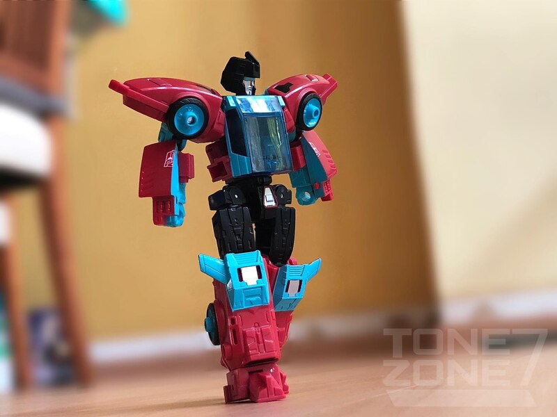 Transformers Legacy Autobot Pointblank With Peacekeeper In Hand Figure Image  (12 of 28)