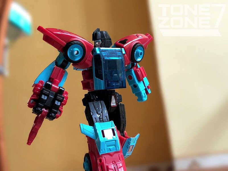 Transformers Legacy Autobot Pointblank With Peacekeeper In Hand Figure Image  (16 of 28)