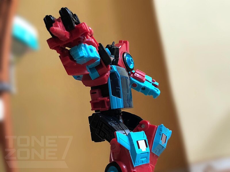 Transformers Legacy Autobot Pointblank With Peacekeeper In Hand Figure Image  (23 of 28)