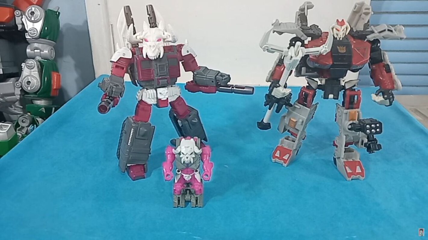 Transformers Legacy Deluxe Class Skullgrin In-Hand Images