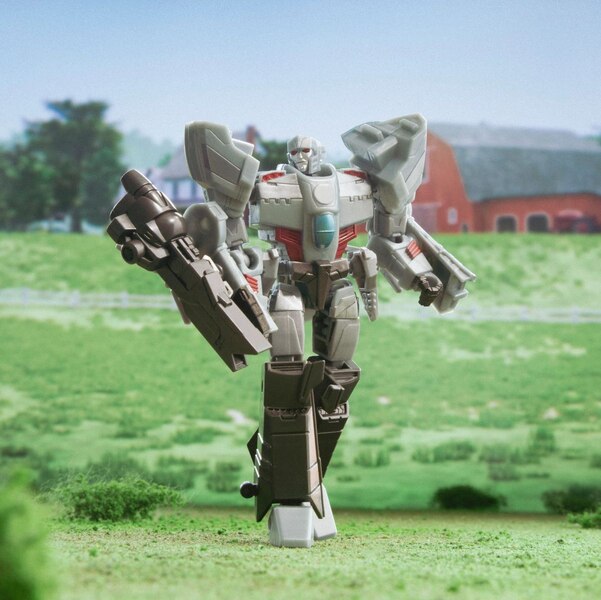 Transformers EarthSpark Deluxe Megatron Product Image  (6 of 15)