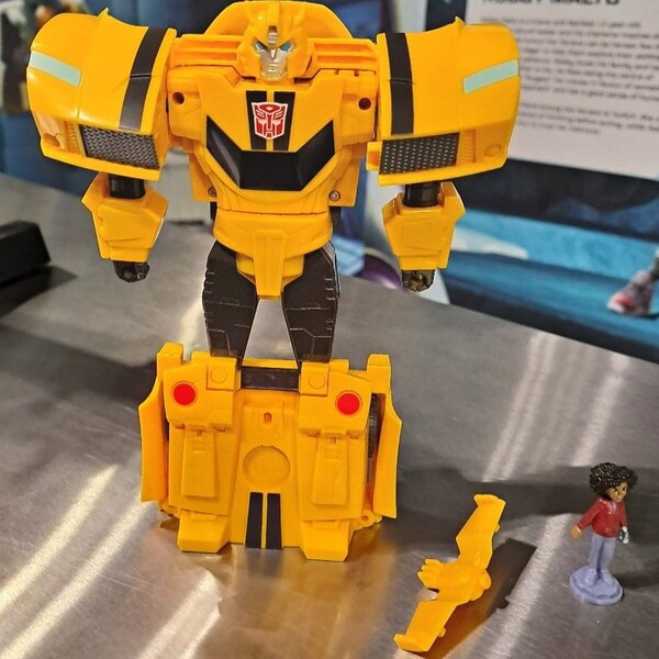 Image Of Transformers EarthSpark Bumblebee  (11 of 17)