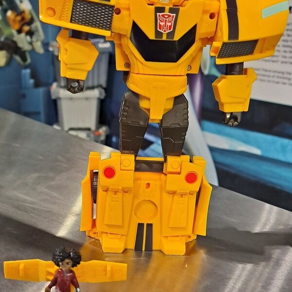 Image Of Transformers EarthSpark Bumblebee  (12 of 17)