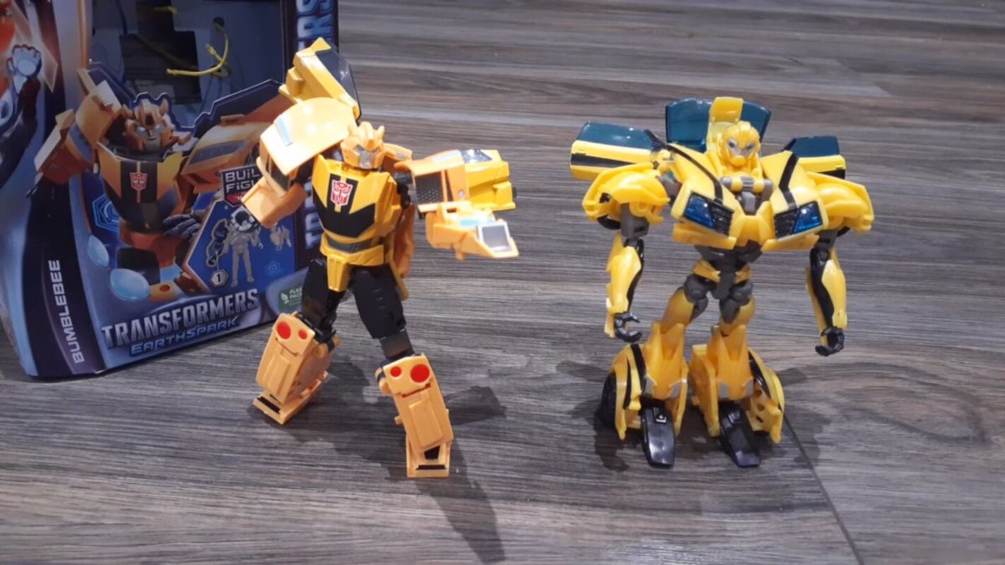 Transformers Earthspark Bumblebee Deluxe Class In-Hand Images & Video