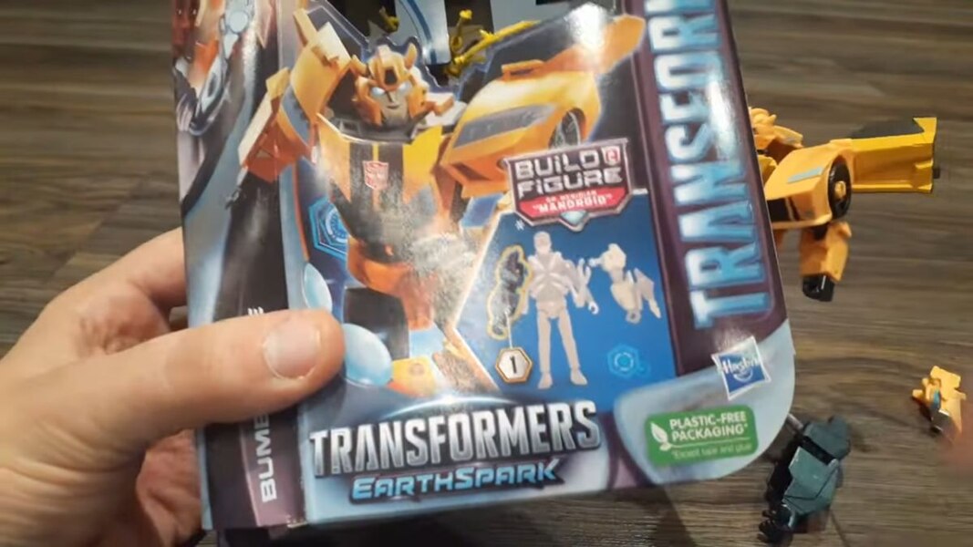 In Hand Image Of Transformers Earthspark Bumblebee Deluxe Class  (5 of 14)