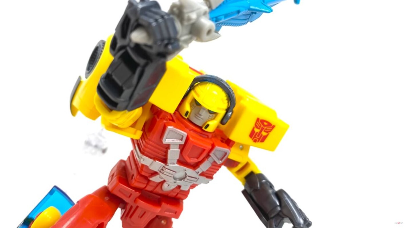 Transformers Legacy: Evolution Armada Hot Shot In-hand Images & Video
