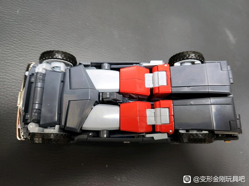 In Hand Image Of Transformers Masterpiece MP 56 Trailbreaker  (13 of 22)