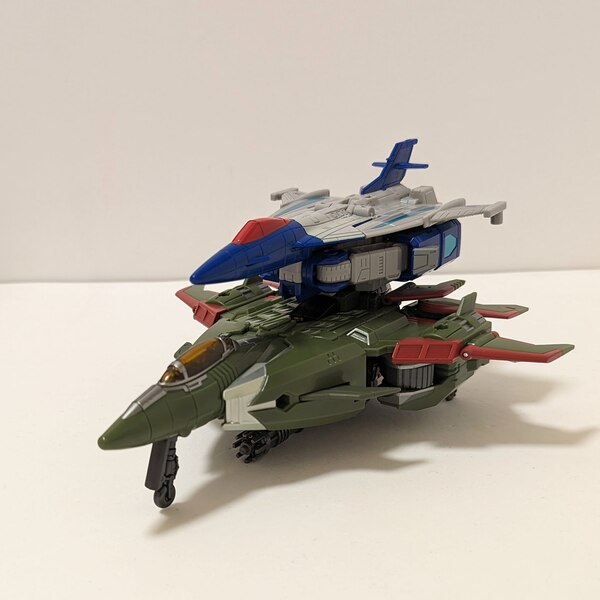 In Hand Image Of Transformers Legacy Evolution Skyquake  (4 of 5)