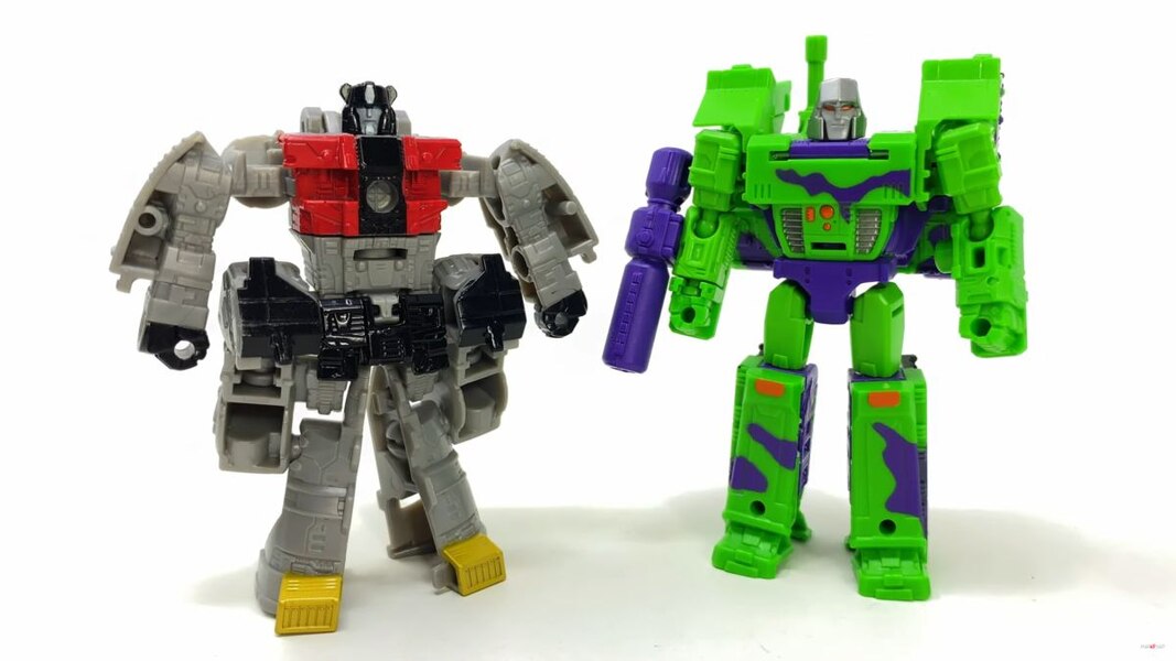 In Hand Image Of Legacy Evolution Core Class Sludge Toy  (14 of 39)