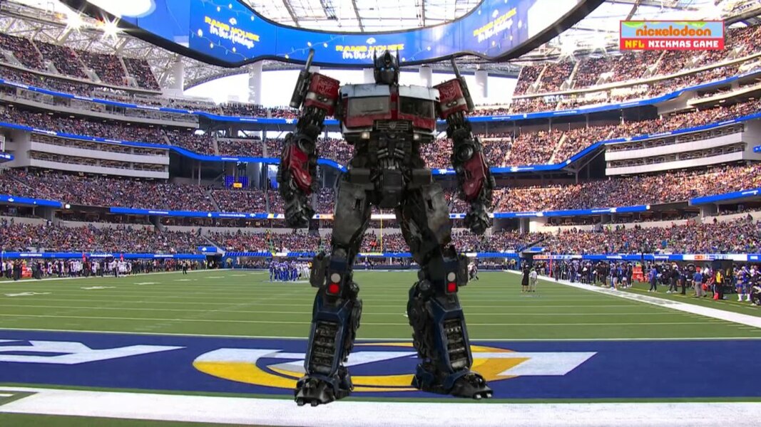Rise Of The Beasts Optimus Prime On Nickelodeon NFL Nickmas Game  (8 of 16)