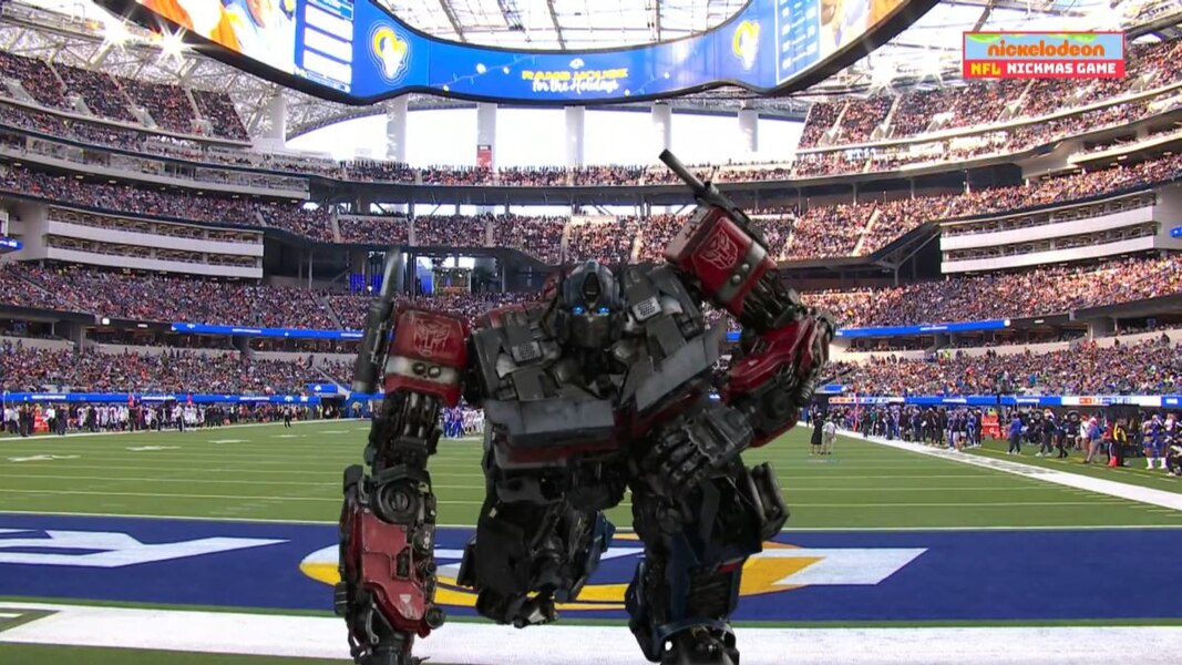 Rise Of The Beasts Optimus Prime On Nickelodeon NFL Nickmas Game  (9 of 16)