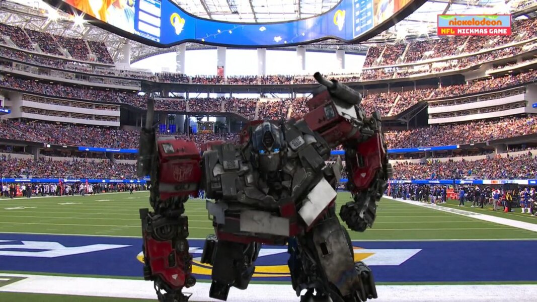 Rise Of The Beasts Optimus Prime On Nickelodeon NFL Nickmas Game  (10 of 16)