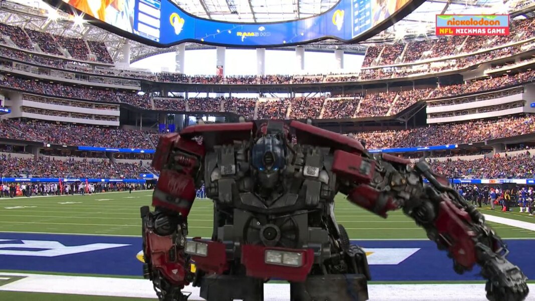 Rise Of The Beasts Optimus Prime On Nickelodeon NFL Nickmas Game  (11 of 16)