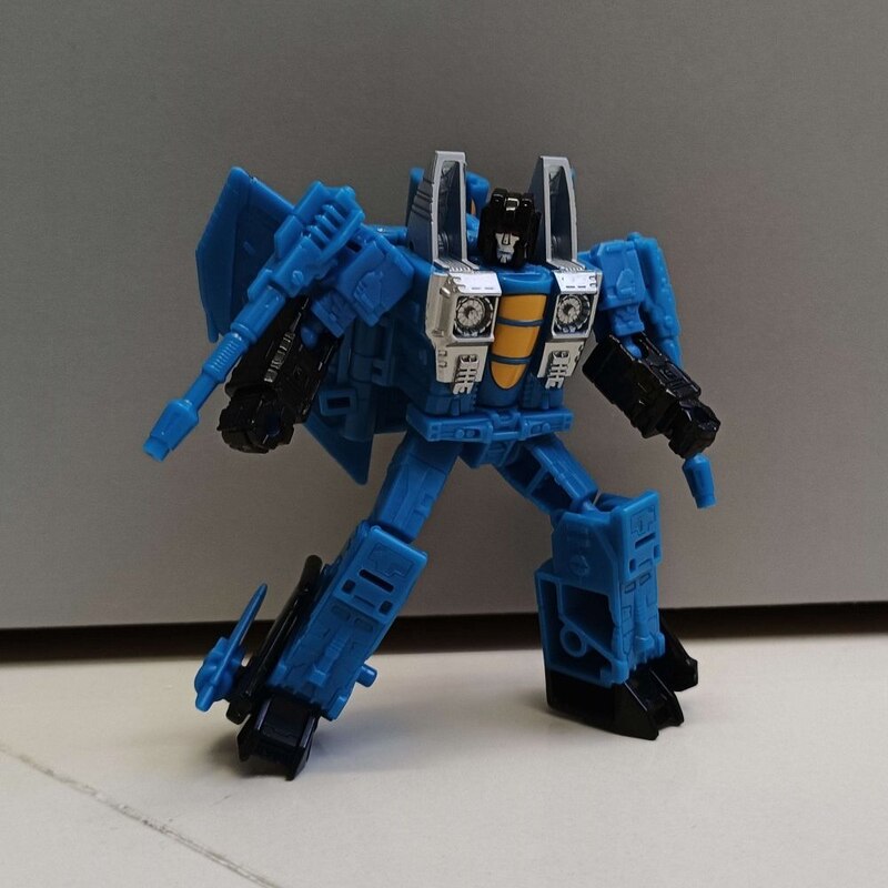 Leaked Images Legacy Thundercracker Core Class with Null-Rays!