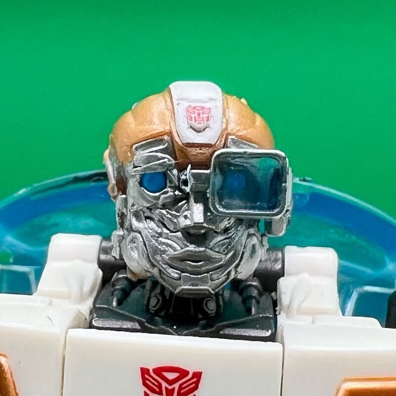 Rise Of The Beasts Wheeljack New In-Hand Images with Removable Glasses?