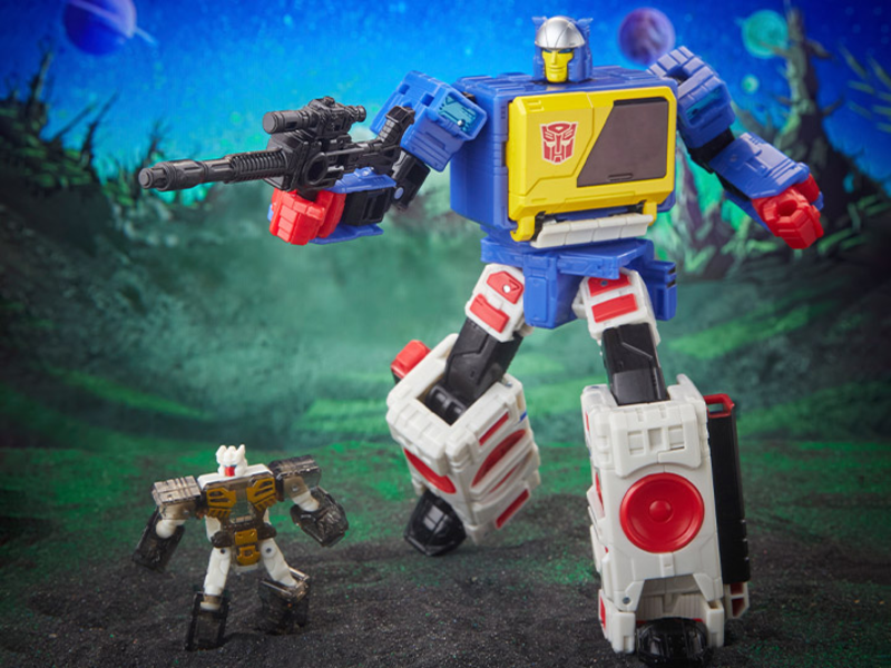 Possible First Looks At Legacy Evolution Metalhawk & Twincast Figures  (1 of 2)