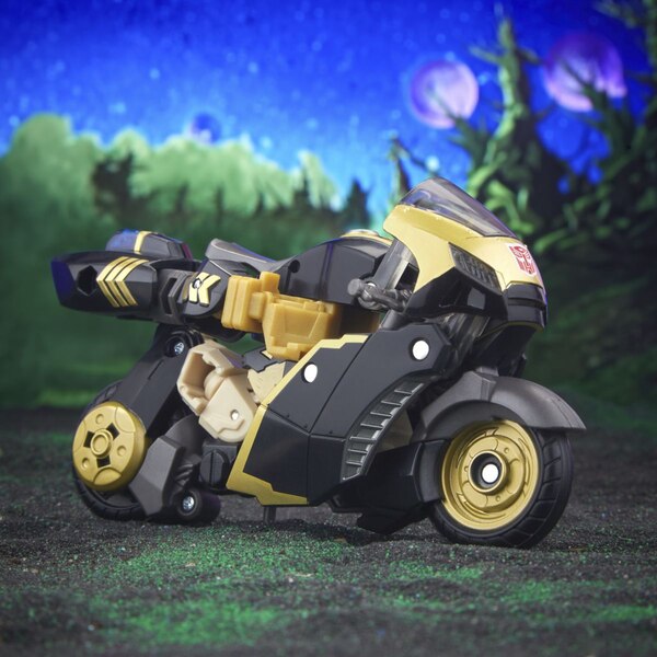 Official Image Of  Legacy Evolution Deluxe Animated Prowl  (21 of 101)