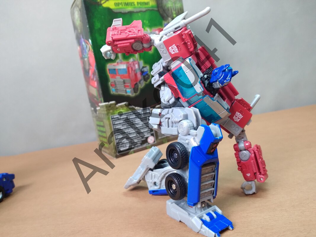 Transformers Rise Of the Beasts Optimus Prime Mainline Voyager In-Hand Images