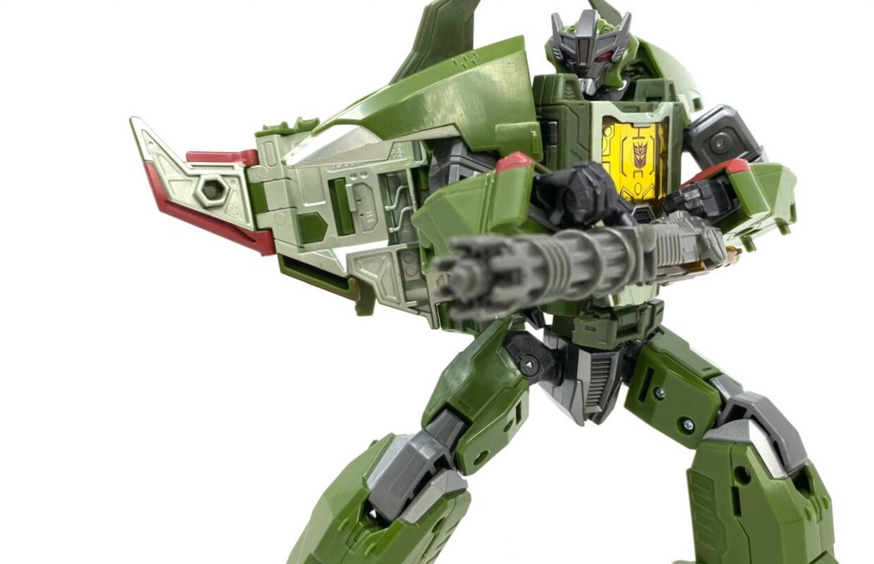 Transformers Legacy Evolution Skyquake In-Hand Images & Video