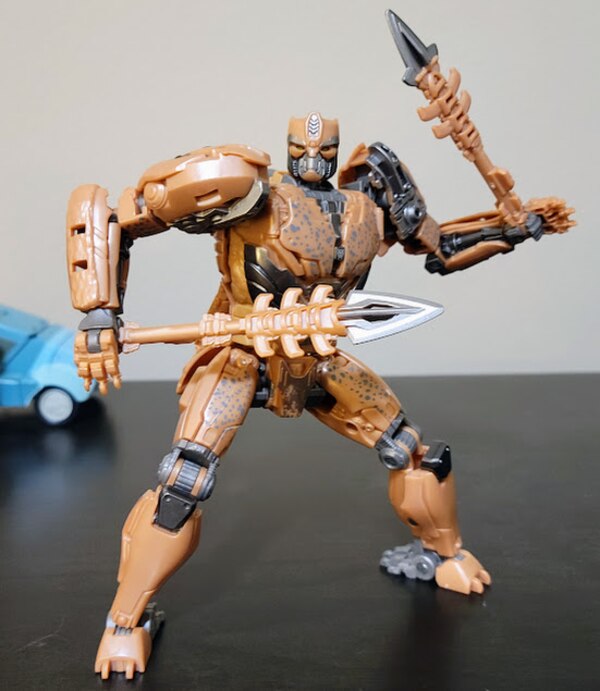In Hand Image Of Transformers Studio Series Rise Of The Beasts Cheator Voyager  (3 of 9)