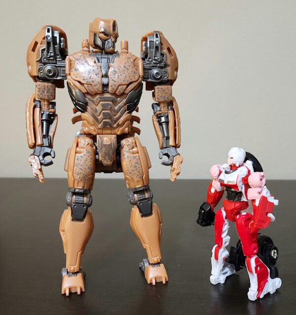 In Hand Image Of Transformers Studio Series Rise Of The Beasts Cheator Voyager  (7 of 9)