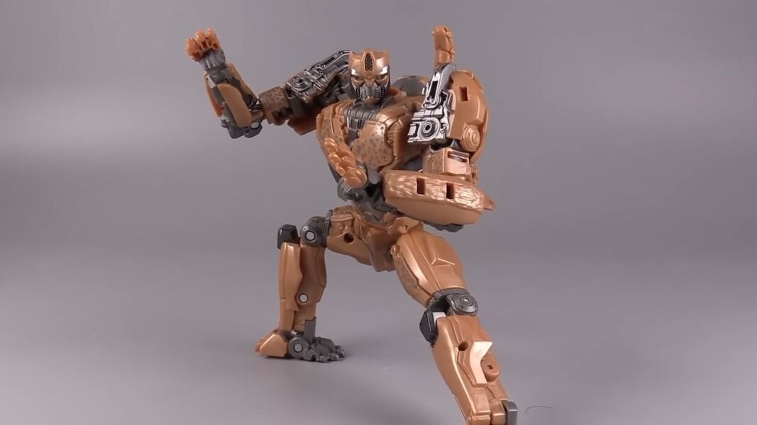 In Hand Image Of Transformers Studio Series Rise Of The Beasts 98 Cheetor  (9 of 18)