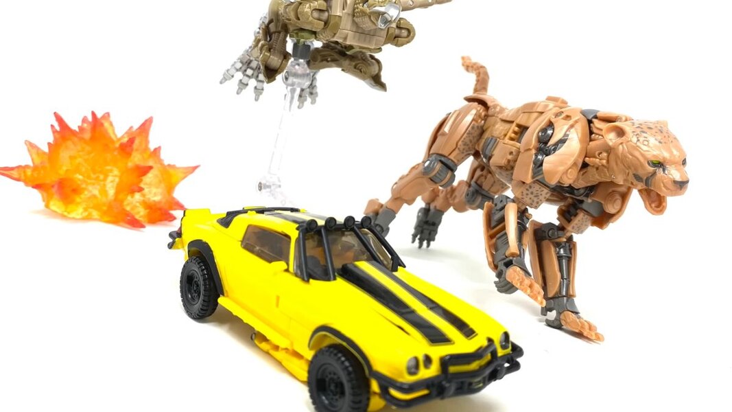 In Hand Image Of Studio Series Rise Of The Beasts 98 Cheetor  (1 of 51)