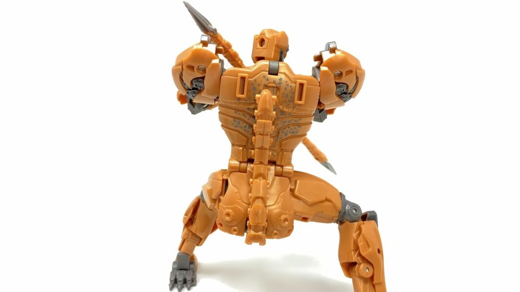 In Hand Image Of Studio Series Rise Of The Beasts 98 Cheetor  (5 of 51)