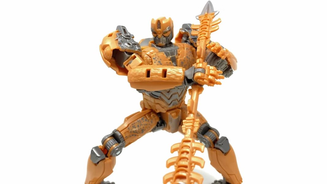 In Hand Image Of Studio Series Rise Of The Beasts 98 Cheetor  (8 of 51)